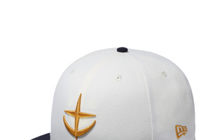 「ガンダム」地球連邦軍・ジオン軍マークや、“One Year War”ロゴをデザイン！グフが腕を切り落とされる場面Tシャツも!? 「ニューエラ」コラボ 画像