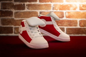 いっけぇぇ!!「名探偵コナン」の“キック力増強シューズ”再販決定！ダイヤル型パーツを回すと…　 画像