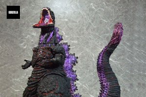 映画「シン・ゴジラ」熱線放射シーンをイメージ！34センチ超えの巨体で存在抜群！ ゴジラソフビ登場 画像