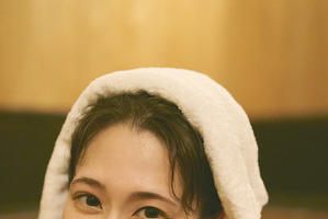 「ラブライブ！蓮ノ空」声優・野中ここな、制服姿や入浴カット、海辺の乗馬姿も幻想的♪ 1st写真集が1月15日発売 画像