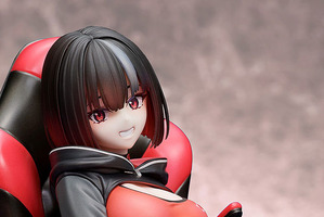 令和の座敷わらしはガチゲーマー!? アケコン片手にゲーミングチェアに座るリラックスした表情にドギマギ♪ オリジナルキャラ「座敷わらしちゃん」が立体化！ 画像