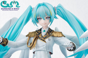 白い翼が生えた幻想的なミク♪ 「初音ミク × ウイングガンダムゼロ EW」フィギュアが2次受注決定！ 画像