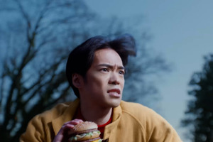 マック「小野賢章さんならきっと奇跡を起こしてくれる」ビッグマックの新WebCMに「実写で出演!?」「なんやこれwww」 画像