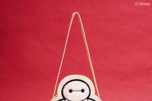 「ベイマックス」ふわっとトートバッグや、名シーンのスマホタブチャームも！レトロポップな世界観がかっこいい♪ 雑貨登場 画像