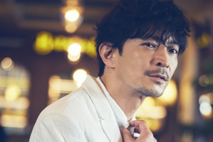 津田健次郎、大人の魅力ダダ漏れ…♪「成熟」を濃厚に感じるフォトブック発売！豪華版には音声特典も 画像