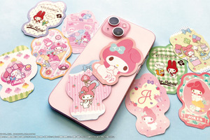 キティ型のトランプが可愛すぎる♪ 「サンリオ」キュートなトランプ＆カードスタンドが登場！飾っても遊んでもよしの万能アイテム 画像