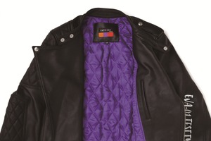 「エヴァ」初号機のライダースが登場！お値段約30万円♪ “汎用ヒト型決戦兵器”の英字が大胆デザインでクール 画像