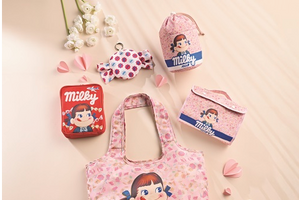 ペコちゃんがANAのCAに♪ 国際線就航40周年記念デザインのグッズが登場！エコバックやトート、ポーチがトラベルに◎ 画像