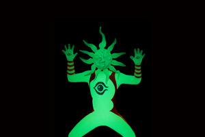 なんだこれは！「タローマン」光る“蓄光仕様”のフィギュアマスコットが再登場♪ カプセルトイ発売 画像