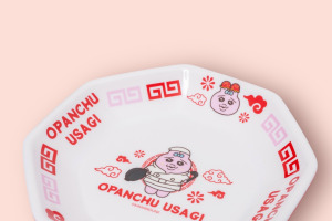 「おぱんちゅうさぎ」が中華風で登場!? 本格的な中華デザインの食器が26年3月に発売予定！ 画像