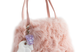 「サンリオ」キティ、クロミらがアイドルコスに♪ ふわふわ羽チャームもアクセント◎ 「ふわっとエンジェルキーリング」3月12日より展開 画像