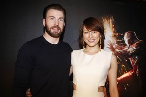 日本のブラック・ウィドウ・米倉涼子、UKプレミアムでアベンジャーズと対面 画像