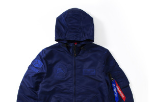アムロマークがオシャレでかっこいい！「ガンダム」×「ALPHA INDUSTRIES」コラボジャケットが登場 画像