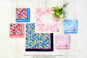 キティやシナモンたちの華やかなハンカチ登場♪ 「サンリオ」とローラ アシュレイがコラボ☆ 画像