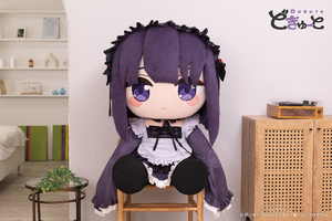 「着せ恋」雫たんの特大ぬいぐるみ♪ 高さ1メートルと存在感抜群！ 太ももの正の字も再現されたファン必見グッズ 画像