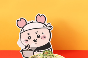 「ちいかわラーメン 豚」古本屋のノベルティステッカー付き♪ 新作メニュー“油そば”が期間限定で登場 画像