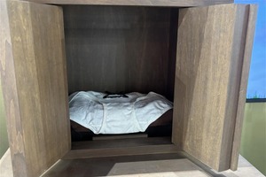 「無職転生」ロキシー教祭壇に内山夕実＆小原好美が詣でる!? 「御神体がw」「シュールすぎる」 画像