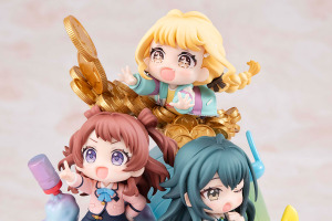 「学園アイドルマスター」花海咲季、月村手毬、藤田ことねの3人が集まったデフォルメフィギュア登場！描き下ろしクリアカードも付属 画像