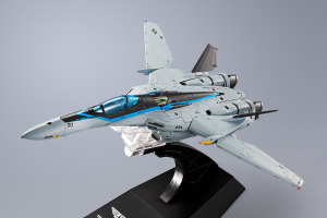 「マクロスF」×「トップガン マーヴェリック」のコラボ!? マーヴェリックの愛機のカラーとなったVF-25“メサイア”が超合金として発売！ 画像