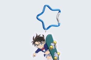 コナン＆スケボー、灰原＆APTX4869のアクリルチャームがかわいい♪ 「名探偵コナン」星型カラビナ付きのキーホルダー登場 画像