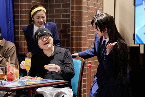 「名探偵コナン」原作者・青山剛昌がUSJにサプライズ来場！「世良ちゃんのジークンドー、かっこよかった！」進化した推理体験を満喫＆直筆イラストも残す 画像