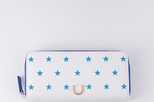 「スティール・ボール・ラン ジョジョの奇妙な冒険」ジョニィの蹄鉄、ジャイロの鉄球がレザーコレクションに!? 日常使いしやすいケース類、財布に注目！ 画像