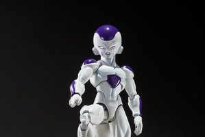 「ドラゴンボールZ」フリーザ 第四形態が可動フィギュアに！表情パーツを変えて劇中の激闘も再現できる、美麗造形に注目！ 画像