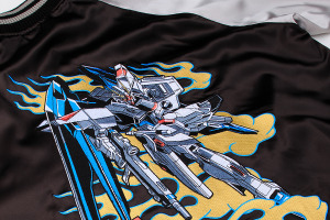 フリーダム＆ジャスティスをドーン！ 「ガンダムSEED」ガンダムが描かれたスカジャン登場！ リバーシブル仕様で2デザイン楽しめる 画像