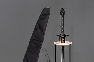 「NieR:Automata」1/1スケール“白の契約”、専用スタンド付きセットが登場！139cmの刀身を日常に― 私はいつまで戦い続けるのだろう？ 画像