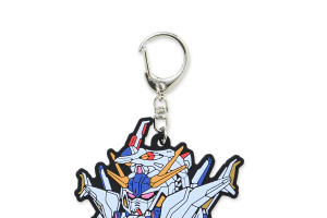 クスィーガンダム×ペーネロペーの戦闘をイメージ!? 「閃光のハサウェイ キルケーの魔女」デフォルメMSデザインのTシャツ、トートバッグ、キーホルダーが発売！ 画像