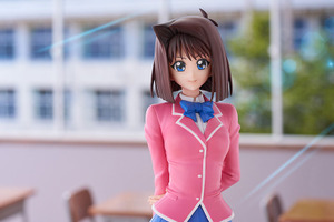 「遊戯王」真崎杏子が、休み時間に“遊戯と城之内のデュエル”を見守ってたら…？ 500mlペットボトルより大きく立体化！ 画像