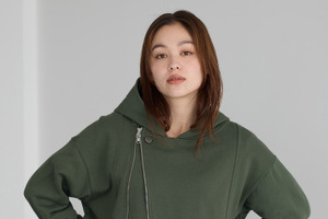 “心臓をささげよ”「進撃の巨人」調査兵団のマントやジャケットが着られる!?「earth music＆ecology 」とコラボしたおしゃれアパレルが新登場 画像