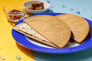 「ドラえもん」ドラちゃんがウィンク☆可愛くて美味しい♪「鎌倉半月」の新スイーツ登場 画像