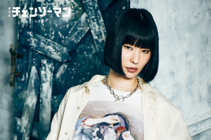 「チェンソーマン レゼ篇」ボムのバンド風Tシャツや、“デンジ総柄”ニットはインパクト大!! glambコラボ第2弾アパレル登場 画像