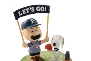 スヌーピーのお座りぬいや走り出すぬいが可愛すぎる♪ 「PEANUTS」スポーティーでノスタルジックなコレクションも！ 新作輸入雑貨&ぬいぐるみが登場 画像