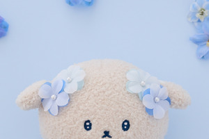 「いしよわちゃん」がMaison de FLEURと初コラボ♪ブルーのお花をまとったキュートなアイテムが登場！ 画像