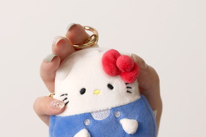 「サンリオ」キティ＆シナモンたちが“もちもち”触感のミニポーチに♪イヤホンやリップなどの小物収納に便利◎ 画像