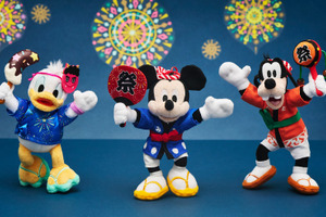 ミッキーたちと夏祭りを楽しもう♪ 「ディズニーストア」7月24日より夏祭りがスタート！ くじ&特別装飾、ぬいぐるみキーチェーンも登場 画像