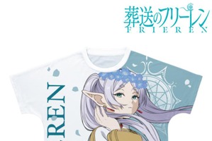 “いつか君に見せてあげたい”「葬送のフリーレン」フリーレンとヒンメルの名シーンを大胆デザイン！ フルグラフィックTシャツ＆書き心地抜群のボールペンが新登場 画像