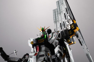 この精巧さに惚れ惚れ♪ 「機動戦士ガンダム 逆襲のシャア」νガンダムがフィン・ファンネル装備が抽選販売受付中！ 「解体匠機」の本体とオプションパーツがセットになった豪華版 画像