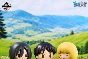 「進撃の巨人」エレン、ミカサ、アルミンの幼少期姿に涙…！タロット風デザインは神秘的！ぬい・フィギュア・ホロカードなど登場【一番くじ】 画像