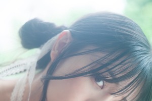 水着姿が美しい…♪ 「仮面ライダーリバイス」アギレラ／夏木花役で一躍ブレーク！ 俳優・椛島光の2nd写真集が予約開始 画像