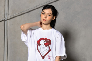 “ハマーン様、バンザーイ！”「機動戦士ガンダムZZ」ハマーン様を華麗にデザイン♪ 「STRICT-G」Tシャツなどミニコレクション登場 画像