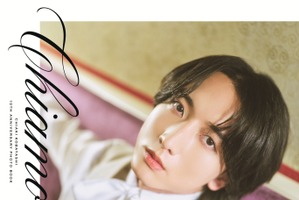 純白スーツ＆セクシーショットがメロい♪ 声優・小林千晃、デビュー10周年記念写真集「Chiamore」9月10日発売！ イタリアのヴェネツィアをロケ地に様々なシチュエーションで撮影 画像