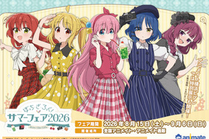 「ぼざろ」ぼっちちゃん達がレトロ衣装で超キュート♪ 純喫茶感じるレトログラスやサコッシュなど、日常使いできる新グッズ登場【8月15日～】 画像