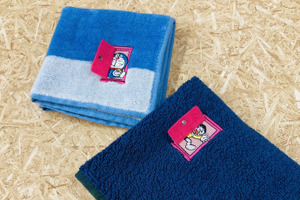 「ドラえもん」ひみつ道具の新作ハンカチ登場☆ どこでもドアはパタパタ開閉できる!?アップリケ刺繍の趣向に注目 画像