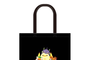 「エヴァ」オリジナルステッカーをゲット♪ 30周年記念展in名古屋にて名古屋市交通局とのコラボデジタルスタンプラリー開催！ ご当地お菓子「ぴよりん」デザインのトートバッグがもらえる 画像