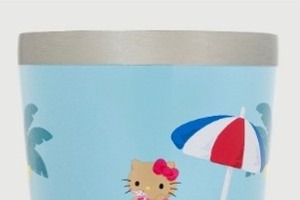 「サンリオ」日焼けしたキティやポムポムプリンが大人かわいい♪「BAYFLOW」コラボタンブラーが登場 「アークナイツ」商品も 画像