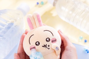「ちいかわ」表情いろいろなタオルハンカチ登場！“おいしすぎるよッ「水」…ッ”マスコットも 画像