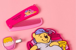 「クマのプーさん」ビビットカラー＆くすみカラー、どちらも可愛い♪ロフト限定グッズ37種が登場♪ ぬいぐるみやマグ、ポーチなど☆ 画像